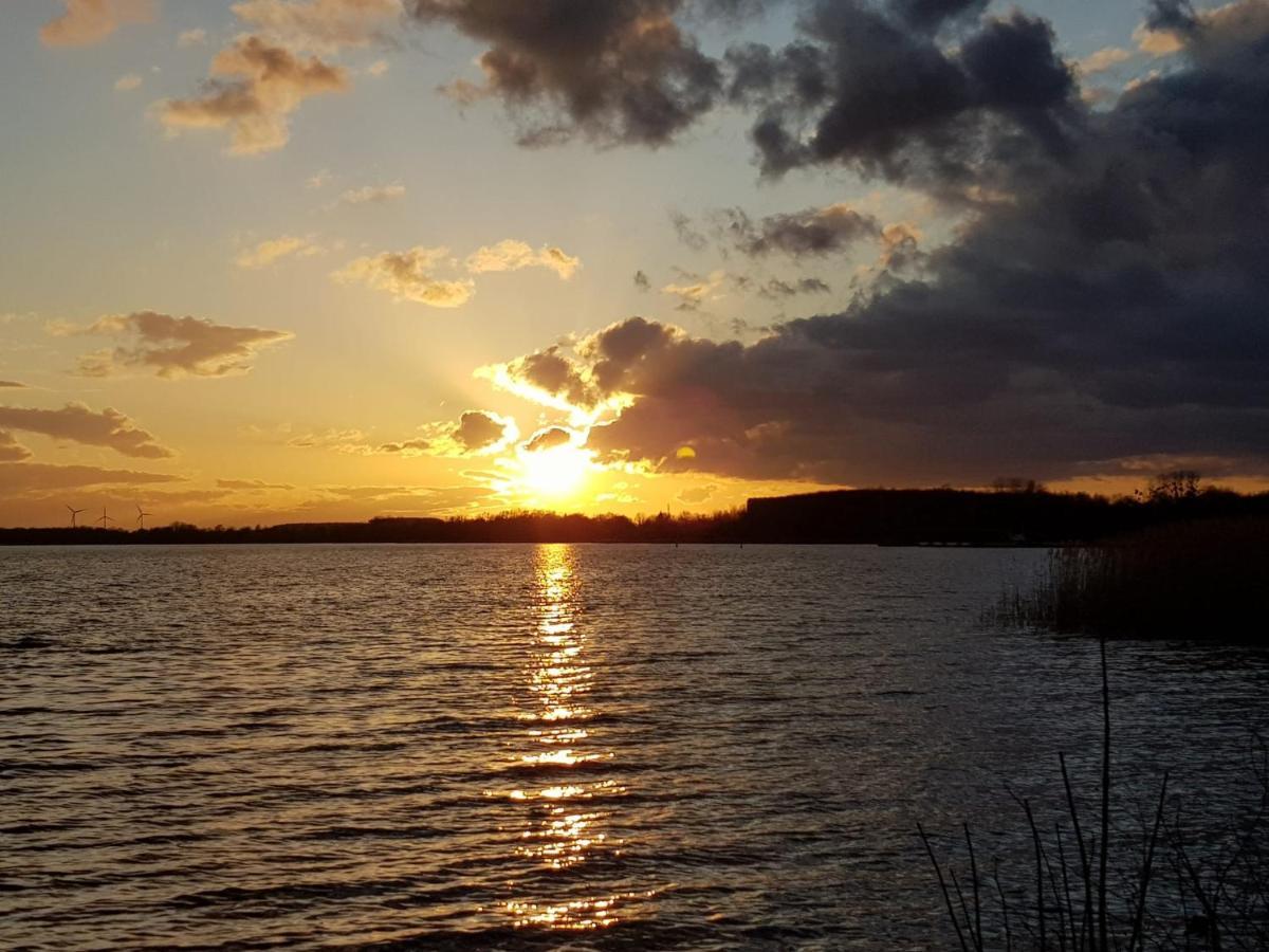 Seensucht & Urlaubstraeume, Ferienwohnung "Seeadler" Grossraschen Bagian luar foto